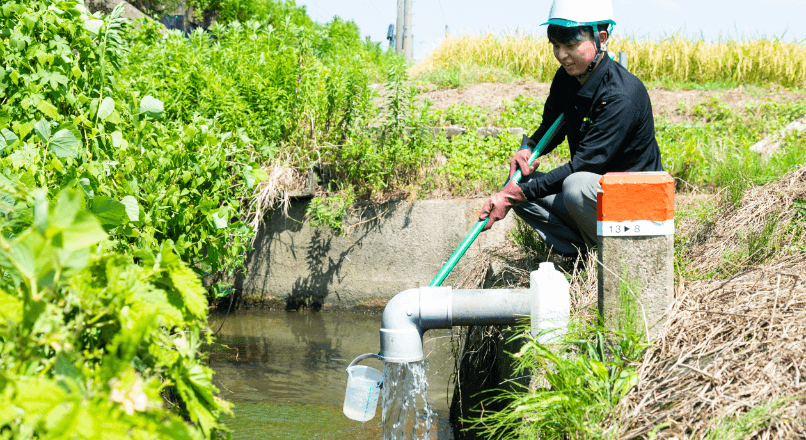 産業・生活排水の水質分析の様子